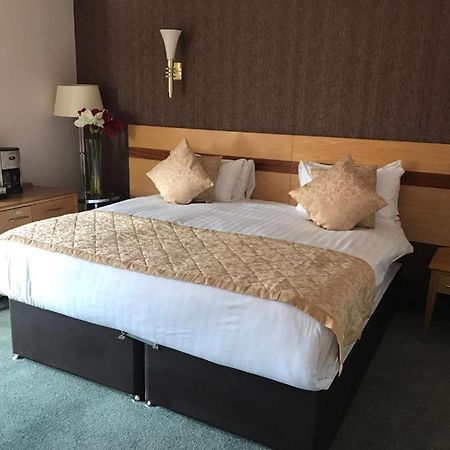 רומפורד Harefield Manor Hotel מראה חיצוני תמונה