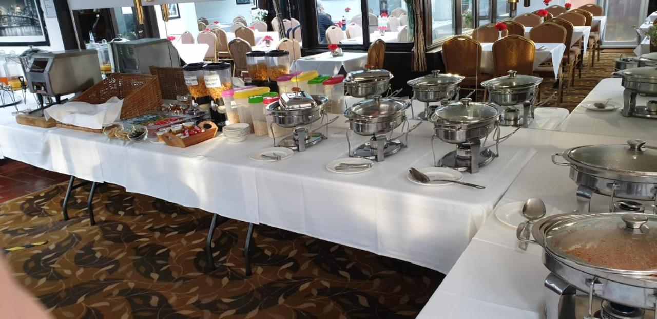 רומפורד Harefield Manor Hotel מראה חיצוני תמונה