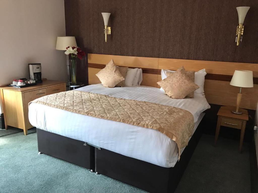 רומפורד Harefield Manor Hotel מראה חיצוני תמונה