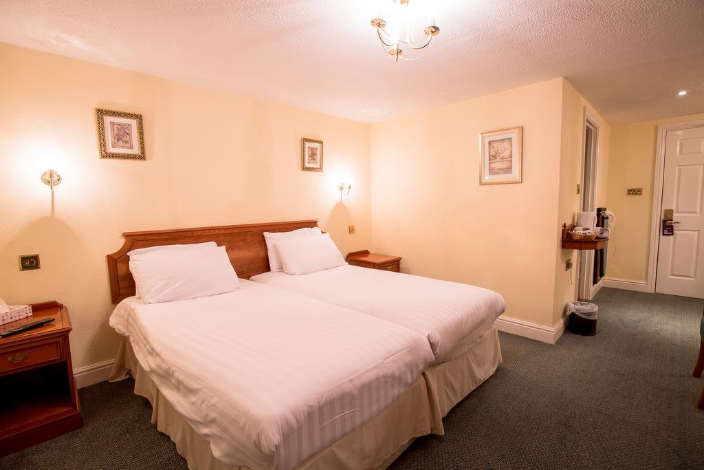 רומפורד Harefield Manor Hotel מראה חיצוני תמונה