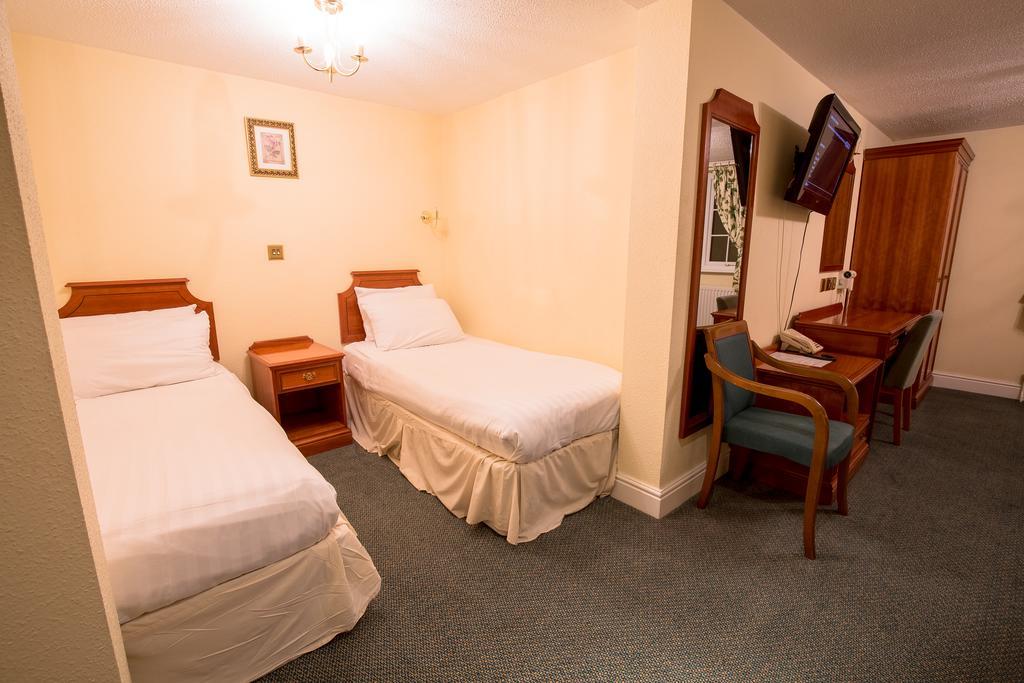 רומפורד Harefield Manor Hotel מראה חיצוני תמונה