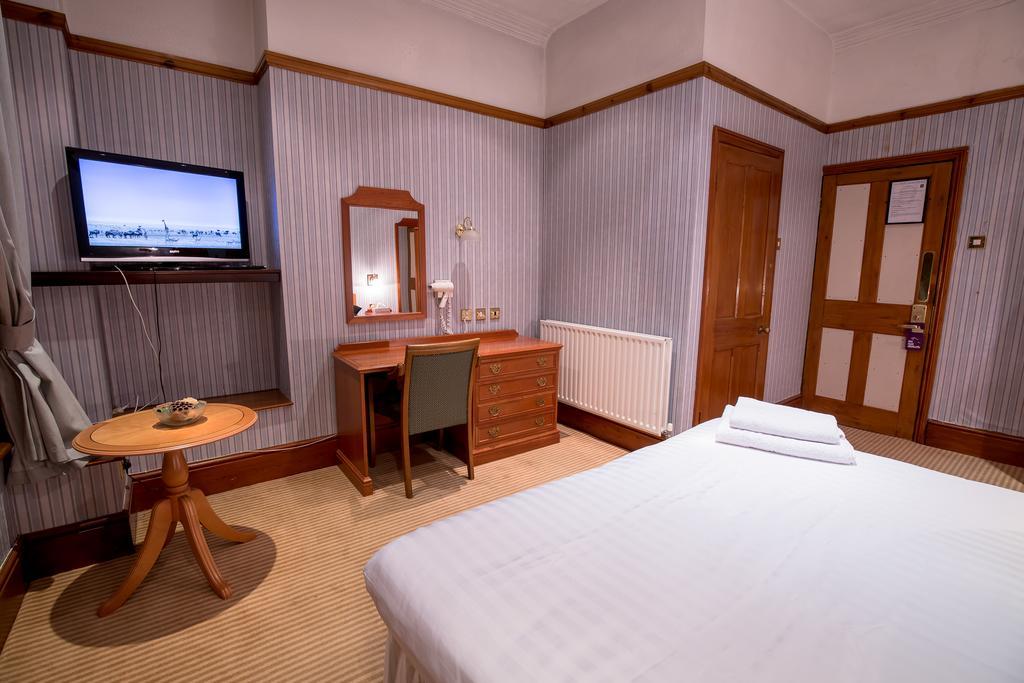 רומפורד Harefield Manor Hotel מראה חיצוני תמונה