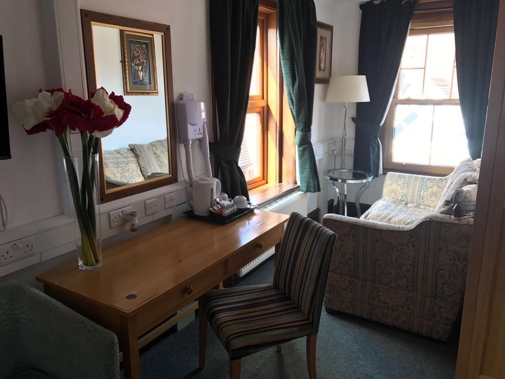 רומפורד Harefield Manor Hotel מראה חיצוני תמונה