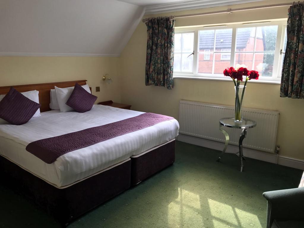 רומפורד Harefield Manor Hotel מראה חיצוני תמונה