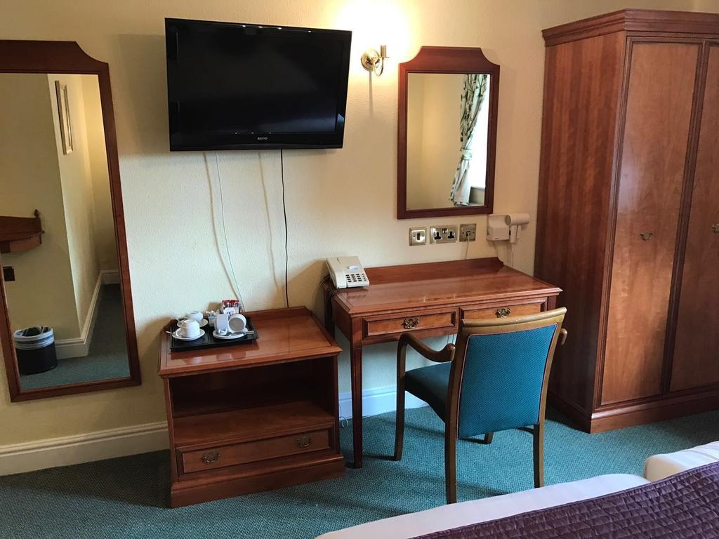 רומפורד Harefield Manor Hotel מראה חיצוני תמונה
