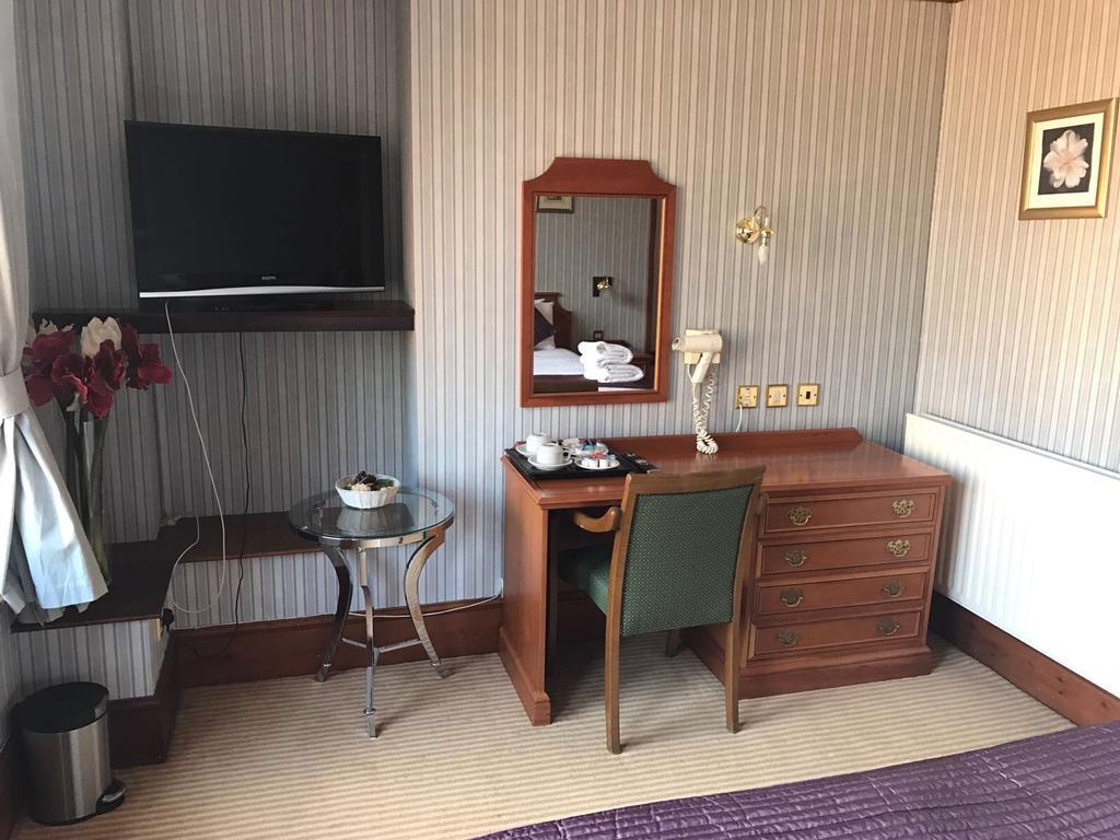 רומפורד Harefield Manor Hotel מראה חיצוני תמונה