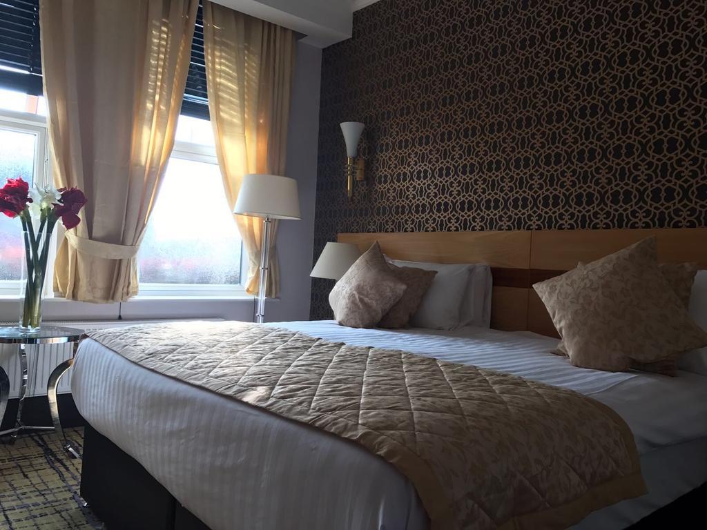 רומפורד Harefield Manor Hotel מראה חיצוני תמונה