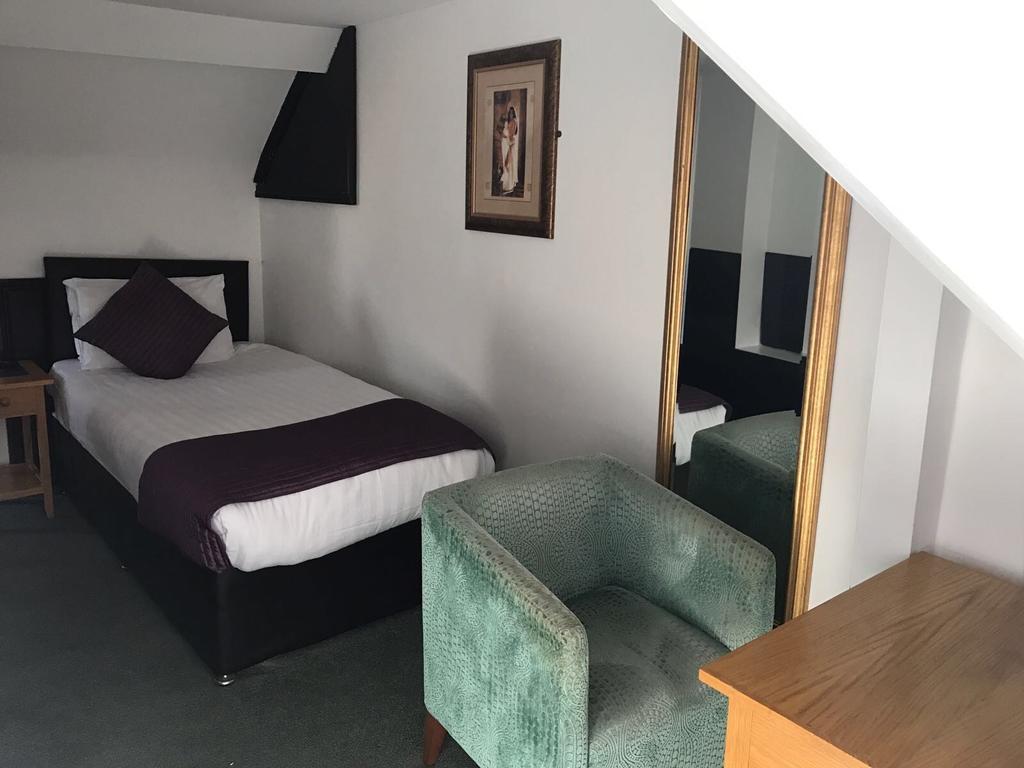 רומפורד Harefield Manor Hotel מראה חיצוני תמונה