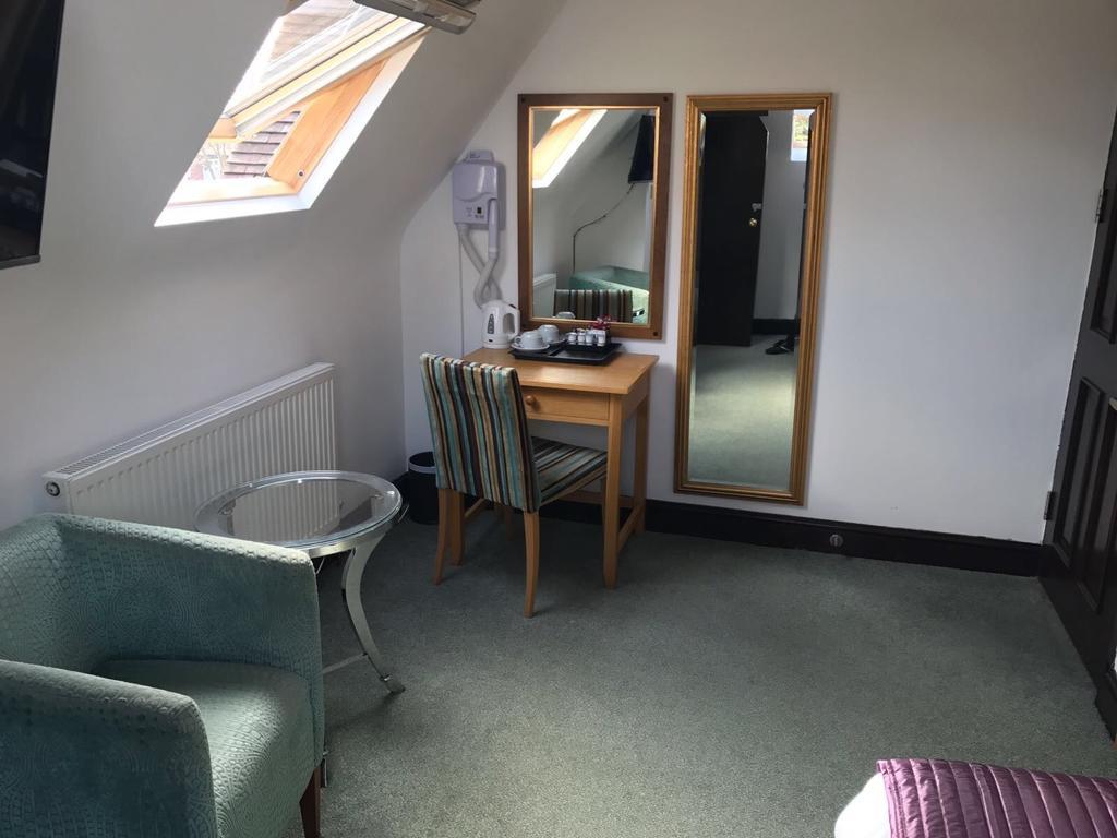 רומפורד Harefield Manor Hotel מראה חיצוני תמונה