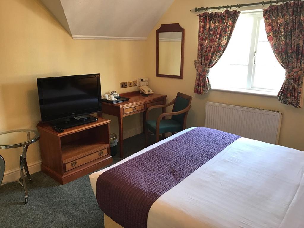 רומפורד Harefield Manor Hotel מראה חיצוני תמונה