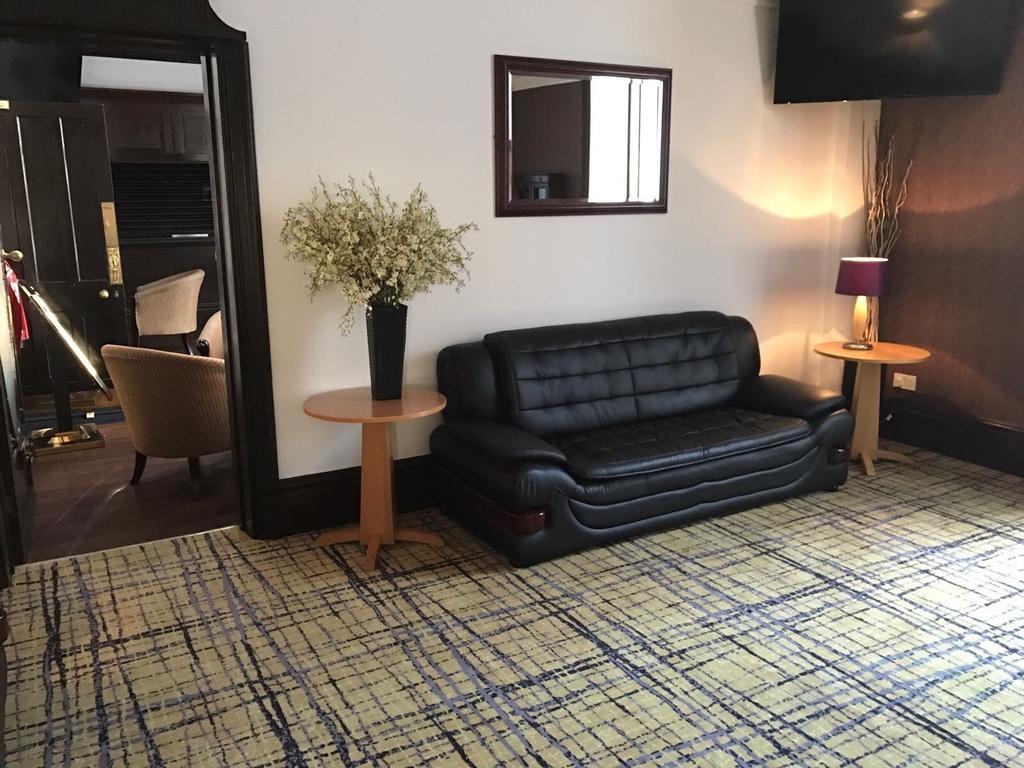 רומפורד Harefield Manor Hotel מראה חיצוני תמונה