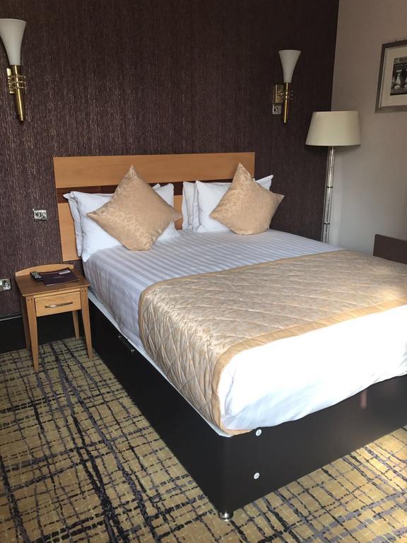 רומפורד Harefield Manor Hotel מראה חיצוני תמונה