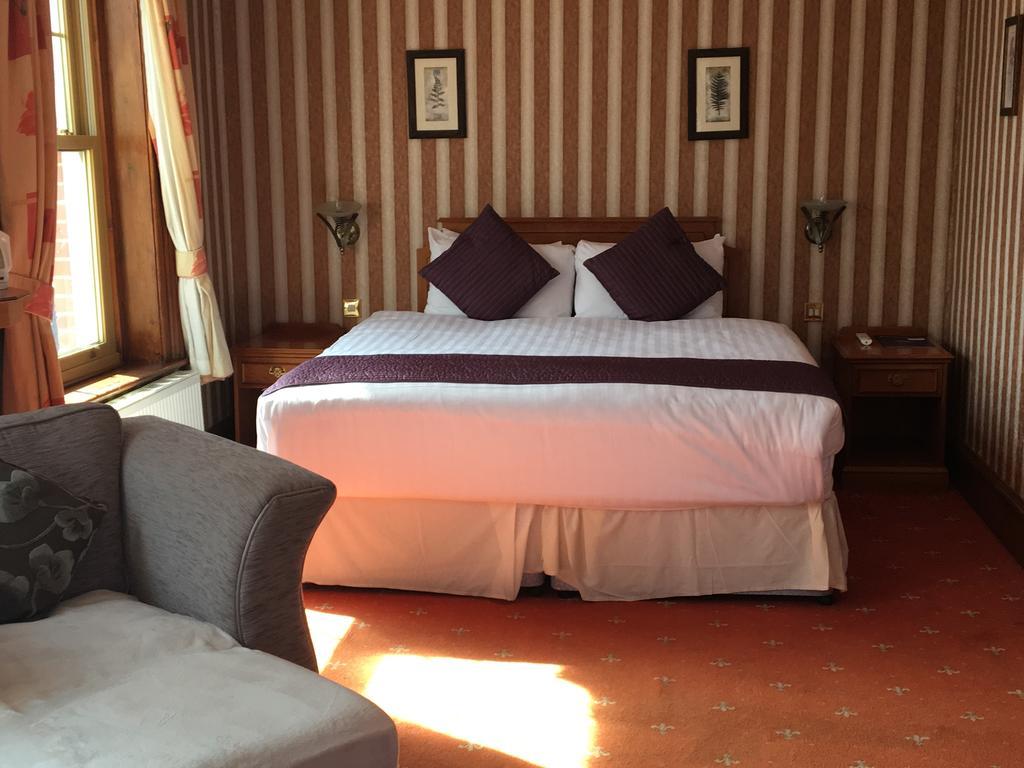 רומפורד Harefield Manor Hotel מראה חיצוני תמונה