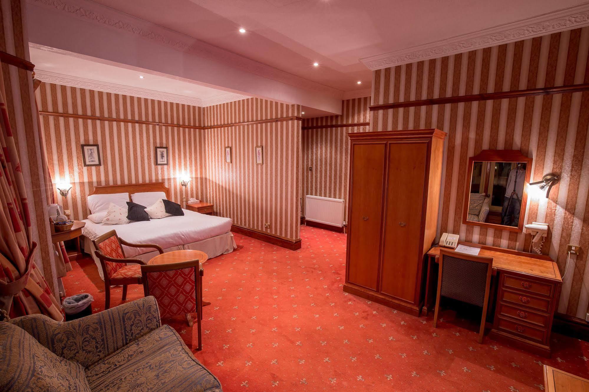 רומפורד Harefield Manor Hotel מראה חיצוני תמונה