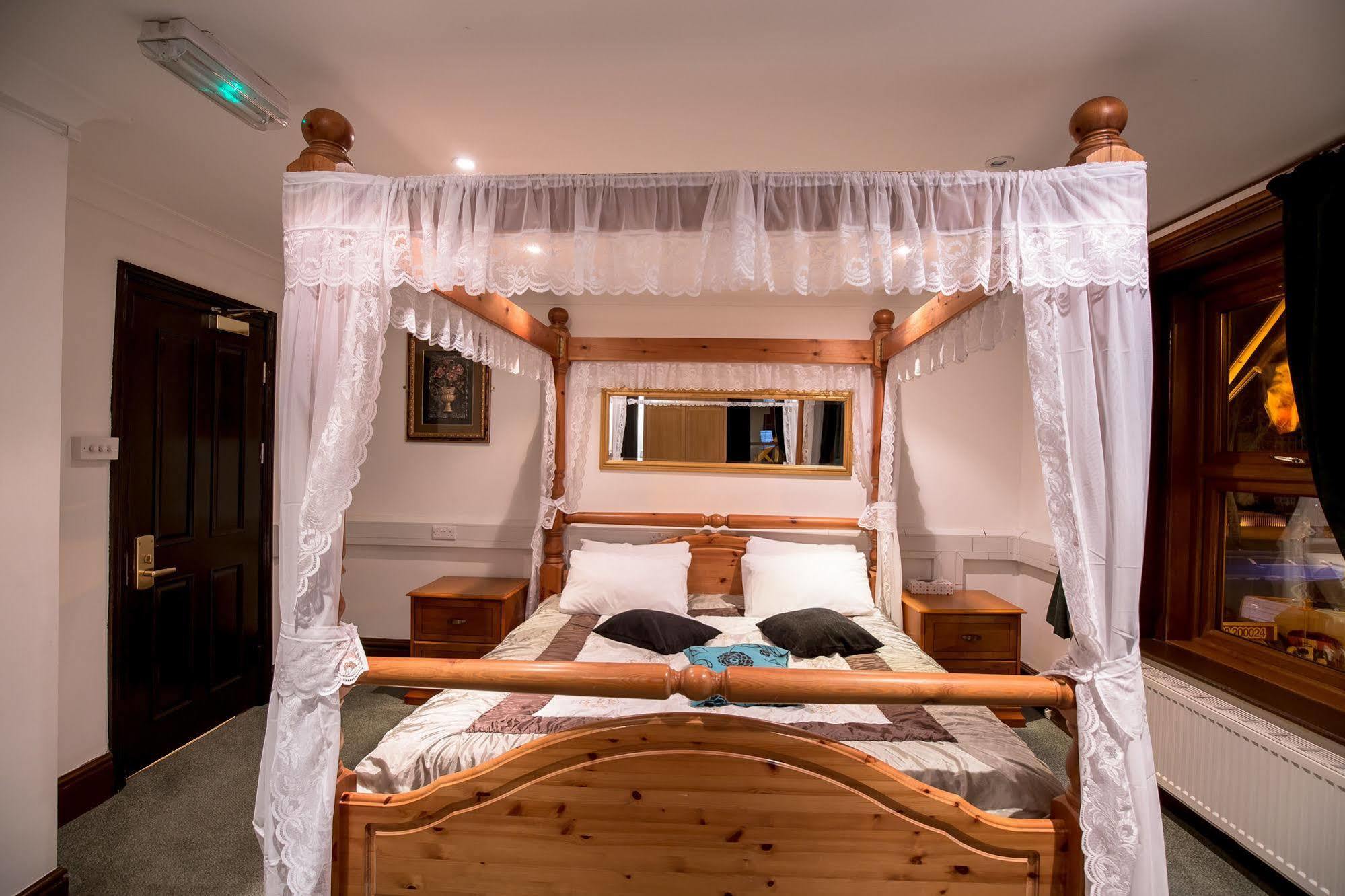 רומפורד Harefield Manor Hotel מראה חיצוני תמונה