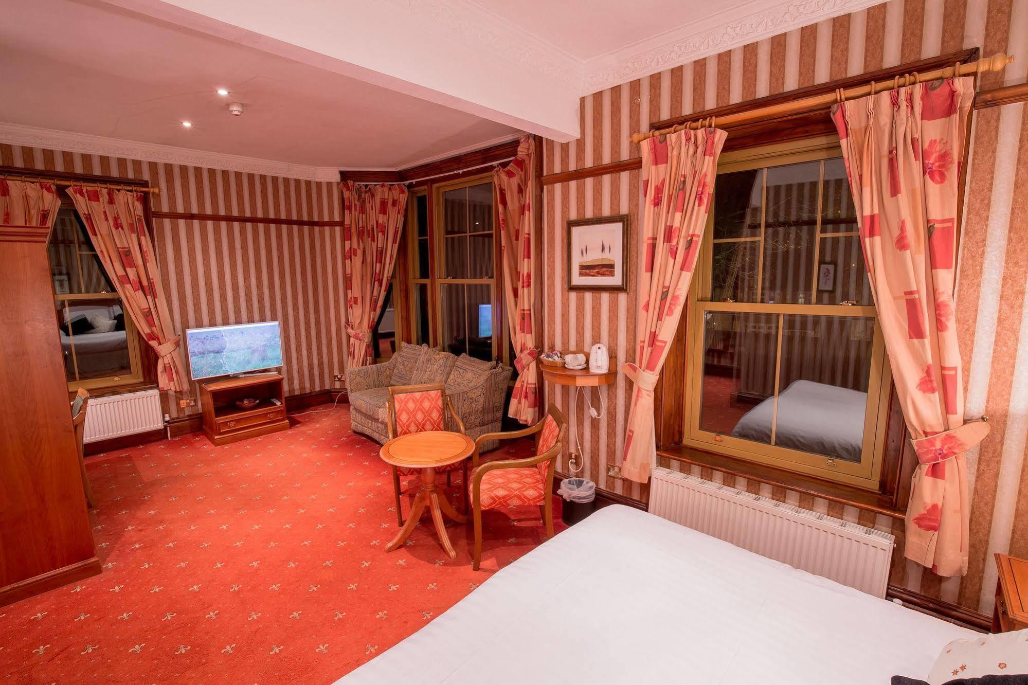 רומפורד Harefield Manor Hotel מראה חיצוני תמונה