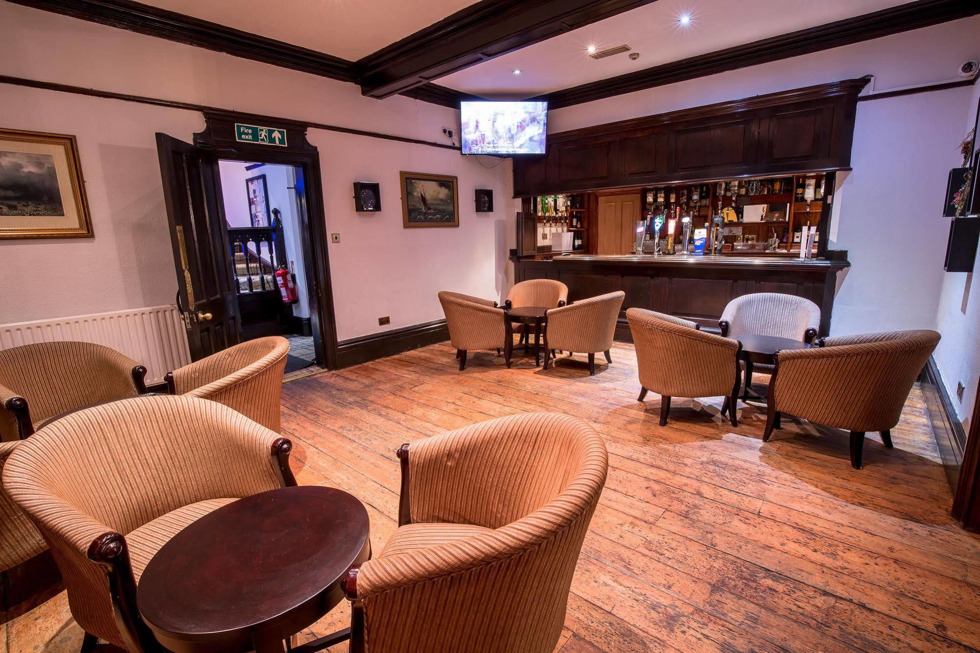 רומפורד Harefield Manor Hotel מראה חיצוני תמונה