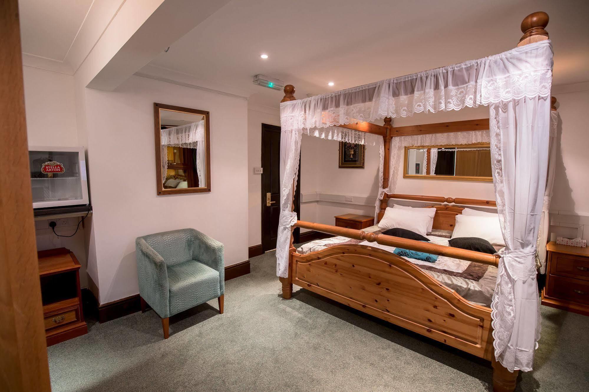 רומפורד Harefield Manor Hotel מראה חיצוני תמונה